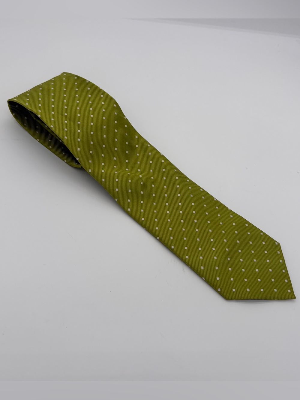 PETER MILLAR 100% Silk Green Polka Dot Necktie Classic Men's Tie Preppy Designer